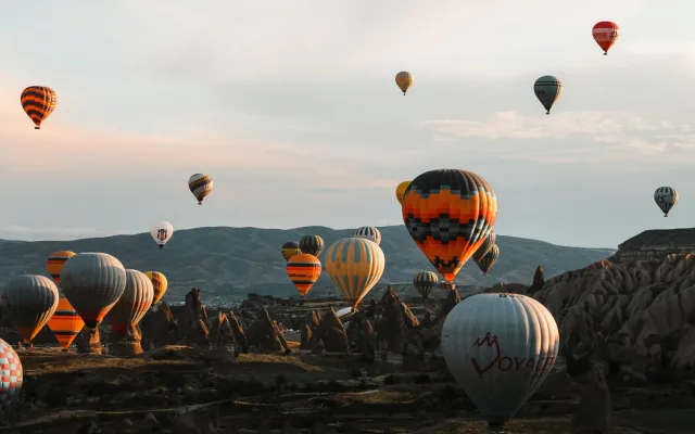 Sunrise balloon flight